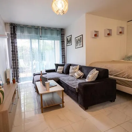 Appartement Spacious With Terrace Close To Paris, Rer A