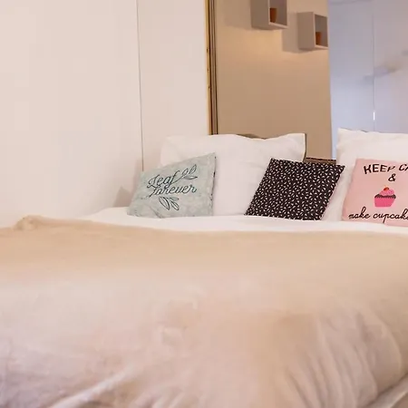 Spacious With Terrace Close To Paris, Rer A Apartmán