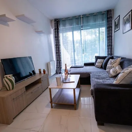 Appartement Spacious With Terrace Close To Paris, Rer A Boissy-Saint-Léger