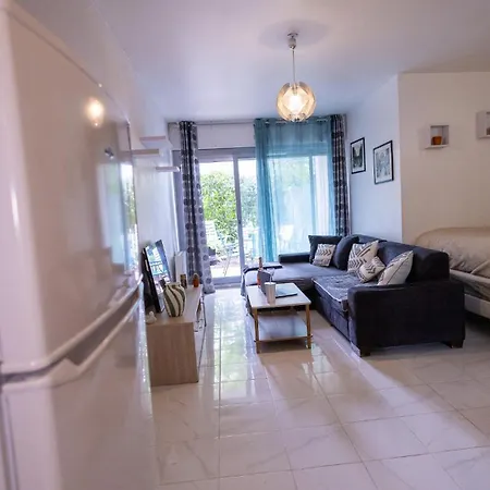 Spacious With Terrace Close To Paris, Rer A Appartement
