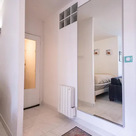 Spacious With Terrace Close To Paris, Rer A *