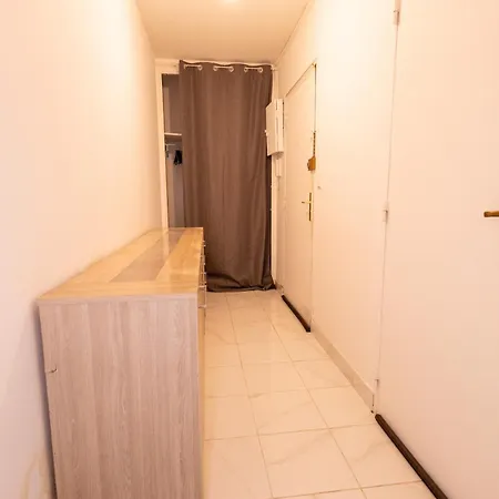Appartement Spacious With Terrace Close To Paris, Rer A *