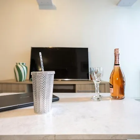 Spacious With Terrace Close To Paris, Rer A Apartmán *